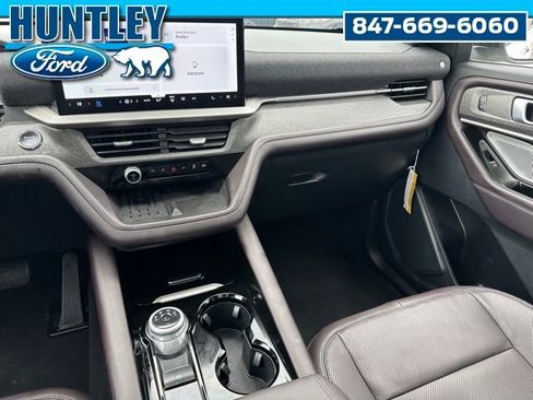 Used 2025 Ford Explorer Platinum w/ Ultimate Package AWD/4WD image 21