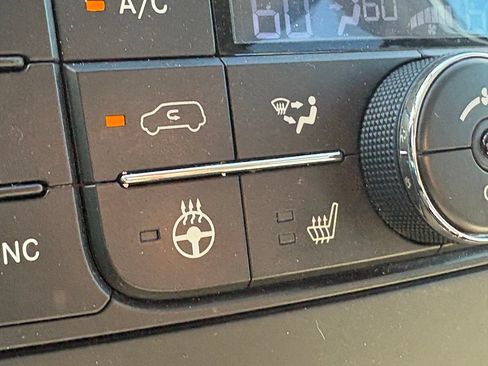 Used 2015 Chrysler Town & Country Touring-L w/ Driver Convenience Group FWD image 17