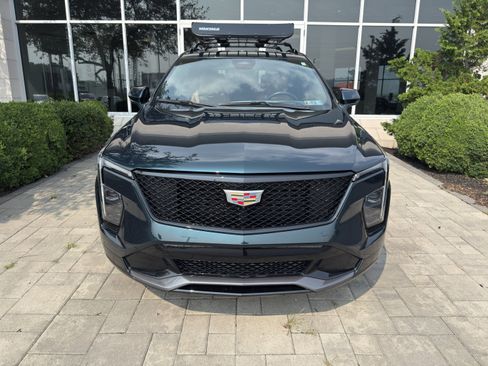 Used 2025 Cadillac XT4 Sport AWD/4WD image 2