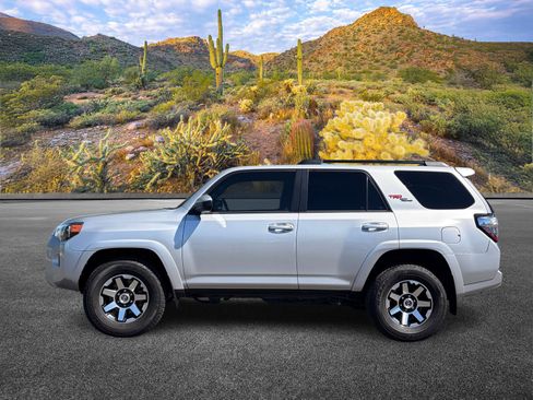 Used 2020 Toyota 4Runner TRD Off-Road image 7