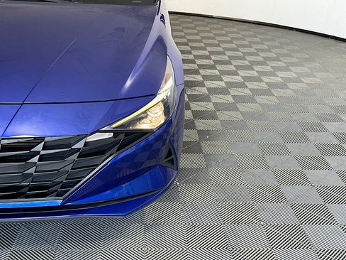 Used 2022 Hyundai Elantra SEL FWD image 9