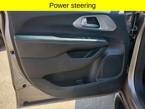Used 2018 Chrysler Pacifica Touring-L w/ Premium Audio Group FWD image 20