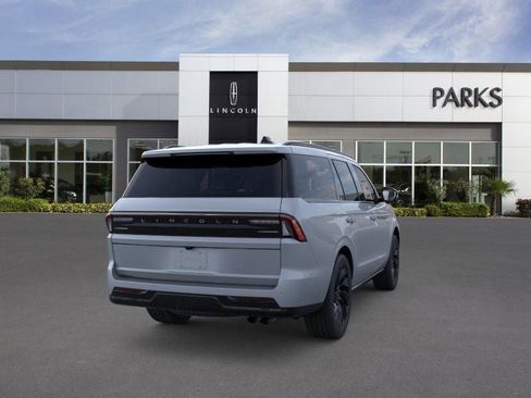 New 2026 Lincoln Navigator Reserve w/ Jet Appearance Package image 8