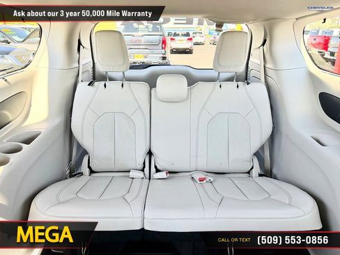 Used 2018 Chrysler Pacifica Touring-L FWD image 20