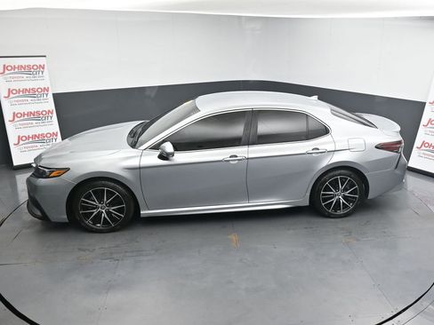 Used 2023 Toyota Camry SE image 30