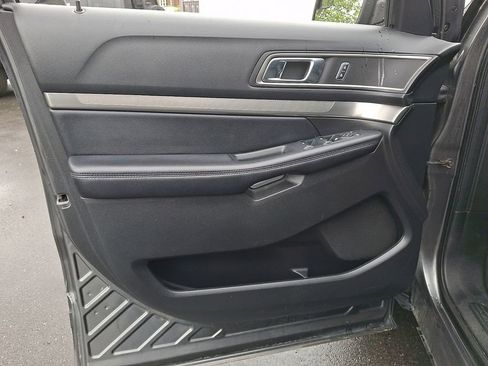 Used 2018 Ford Explorer XLT w/ Equipment Group 201A AWD/4WD image 12
