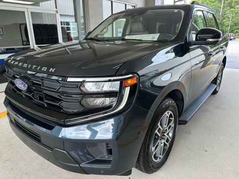 Certified 2025 Ford Expedition Active AWD/4WD image 3