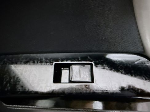 Used 2018 Toyota RAV4 Limited FWD image 31