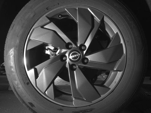 Used 2025 Nissan Rogue SV FWD image 15