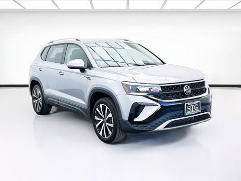 Used 2023 Volkswagen Taos SE image 3