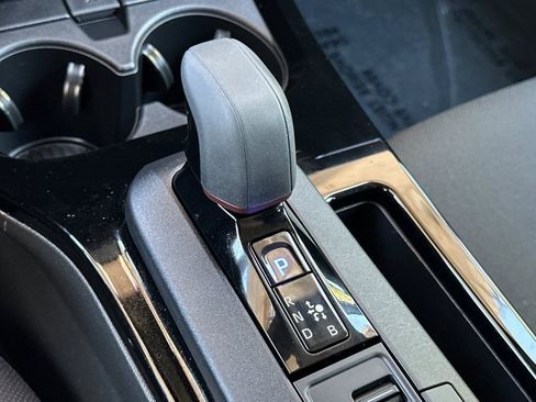 Used 2025 Toyota Prius Plug-In Hybrid FWD image 17
