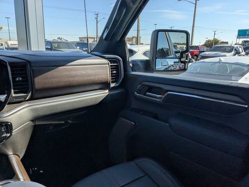 Used 2024 Chevrolet Silverado 3500 High Country image 16