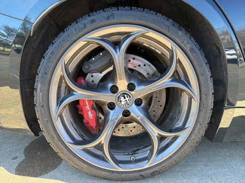 Used 2024 Alfa Romeo Giulia Quadrifoglio w/ Active Assist Plus Package image 19