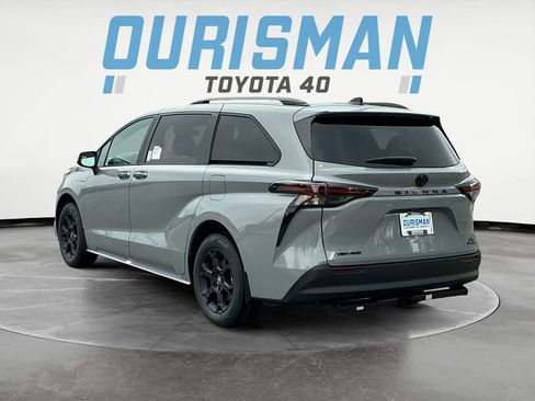 New 2026 Toyota Sienna XLE Woodland Edition image 5