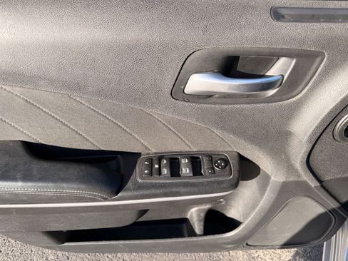 Used 2019 Dodge Charger SXT RWD image 11