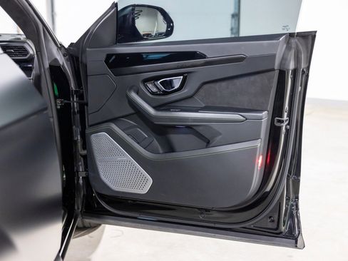 Used 2022 Lamborghini Urus image 26