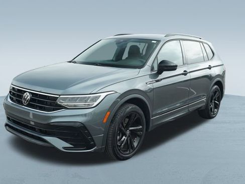 Used 2023 Volkswagen Tiguan SE R-Line image 3