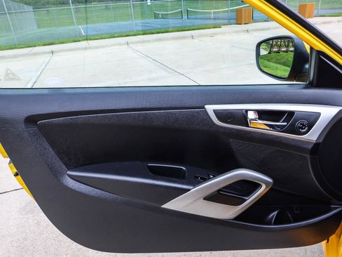Used 2015 Hyundai Veloster FWD image 26