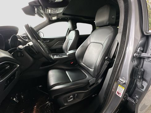 Used 2020 Jaguar F-PACE Premium image 20