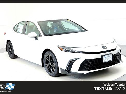 New 2026 Toyota Camry SE image 1