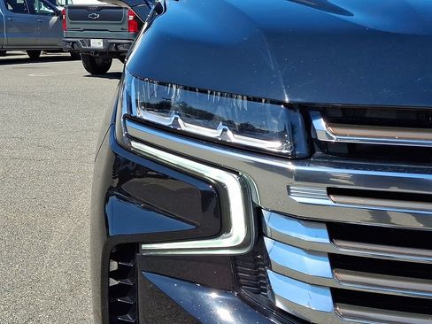 Certified 2024 Chevrolet Suburban High Country AWD/4WD image 9