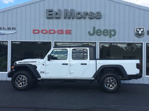 Used 2024 Jeep Gladiator Rubicon w/ Technology Group AWD/4WD image 6