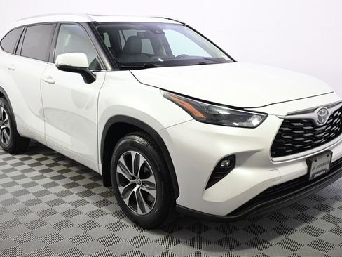 Used 2022 Toyota Highlander XLE image 8