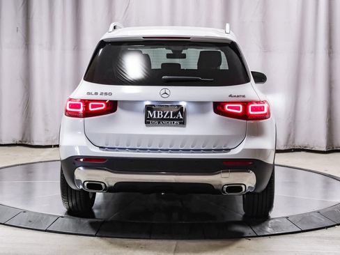 Used 2022 Mercedes-Benz GLB 250 4MATIC image 3