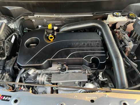 Used 2025 Chevrolet Equinox LT image 32