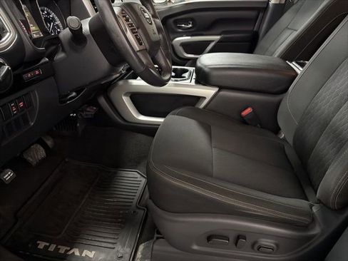 Used 2018 Nissan Titan SV w/ SV Convenience Package AWD/4WD image 27