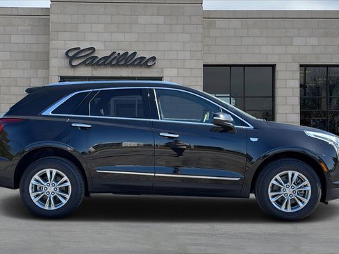 New 2025 Cadillac XT5 Luxury image 2