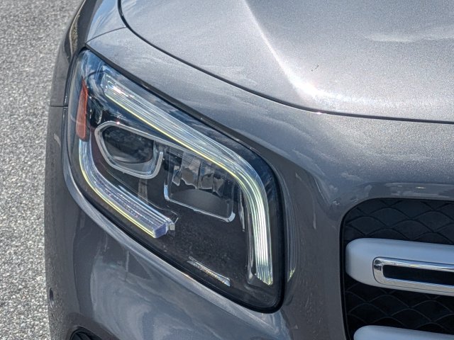 Used 2023 Mercedes-Benz GLB 250 4MATIC w/ Premium Package image 10