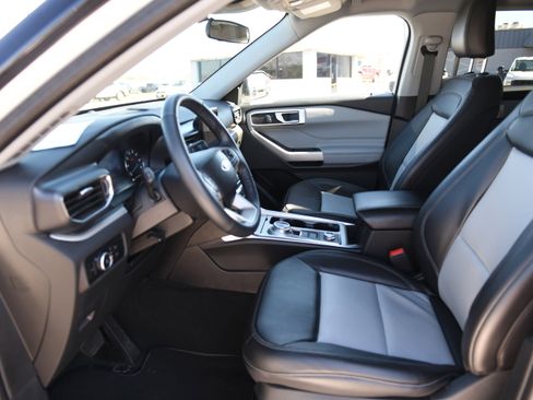 Used 2023 Ford Explorer XLT w/ Equipment Group 202A image 17