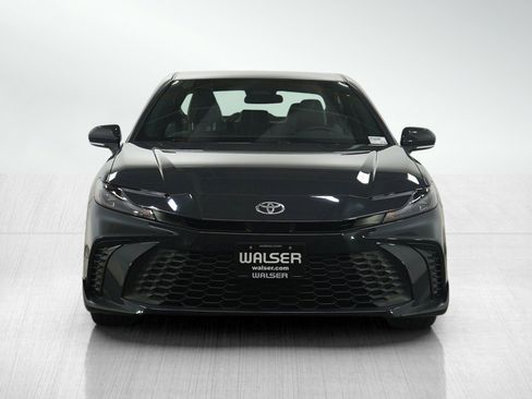 Used 2025 Toyota Camry SE image 8