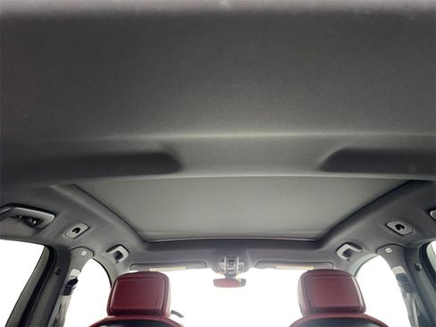 Used 2020 Porsche Cayenne w/ Premium Package image 70