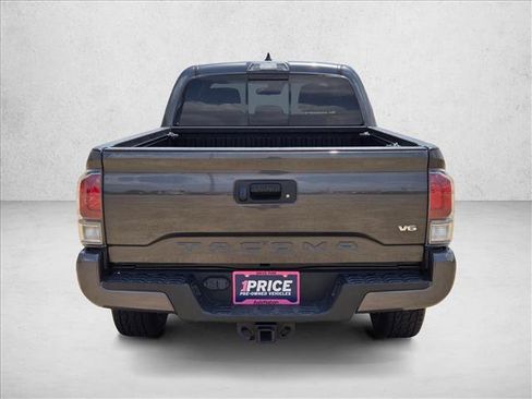 Used 2020 Toyota Tacoma TRD Sport AWD/4WD image 7