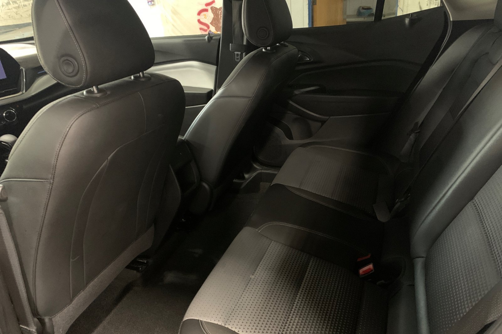 Used 2025 Chevrolet Trax LT w/ LT Convenience Package FWD image 13