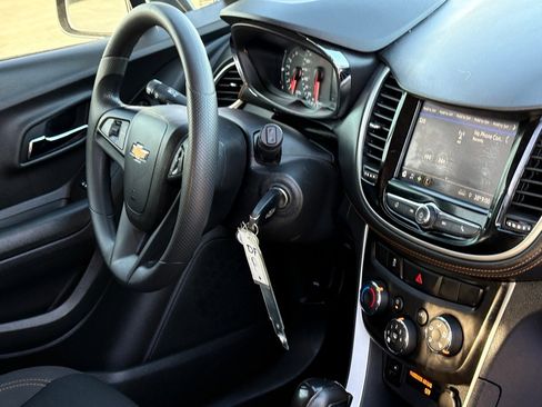 Used 2022 Chevrolet Trax LS w/ Tint and Cruise Package image 33