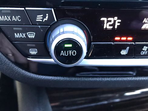 Used 2018 BMW 530e xDrive 530e xDrive iPerformance Sedan w/ Premium Package 2 image 27