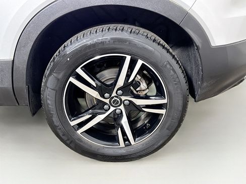 Used 2024 Volvo XC40 B5 Core w/ Climate Package AWD/4WD image 29