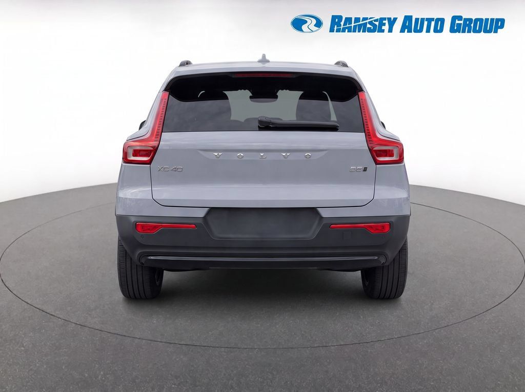 Used 2024 Volvo XC40 B5 Plus w/ Protection Package Premier AWD/4WD image 7