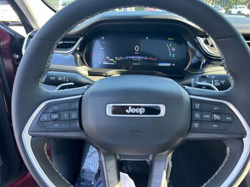 Used 2023 Jeep Grand Cherokee image 45