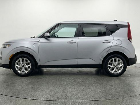 Used 2025 Kia Soul LX w/ LX Technology Package image 5