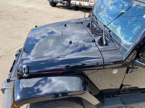 Used 2014 Jeep Wrangler Unlimited Sahara image 64