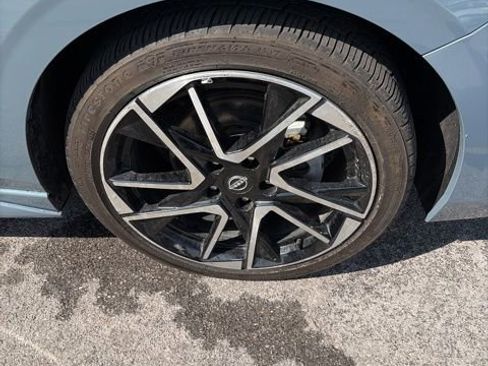 Used 2025 Nissan Sentra SR w/ SR Premium Package FWD image 34