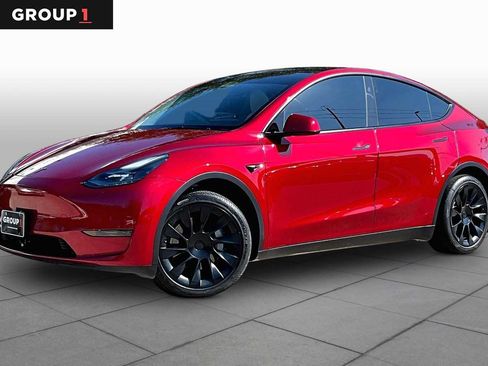 Used 2024 Tesla Model Y 2WD image 1