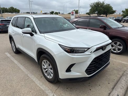 Used 2024 Toyota Grand Highlander AWD image 2