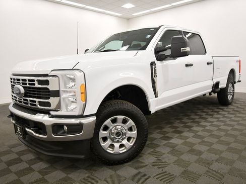 Used 2023 Ford F250 XLT image 2