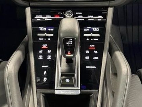 Used 2021 Porsche Cayenne image 16