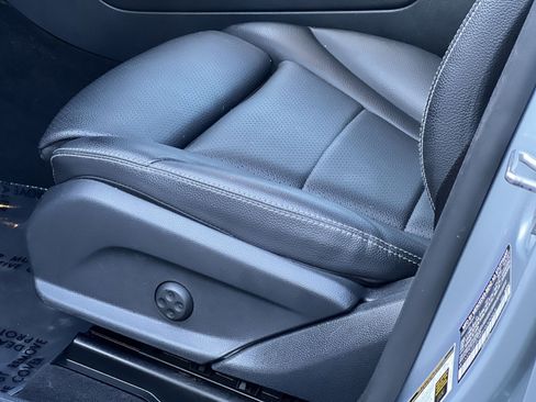 Used 2021 Mercedes-Benz GLC 300 4MATIC w/ Premium Package image 19
